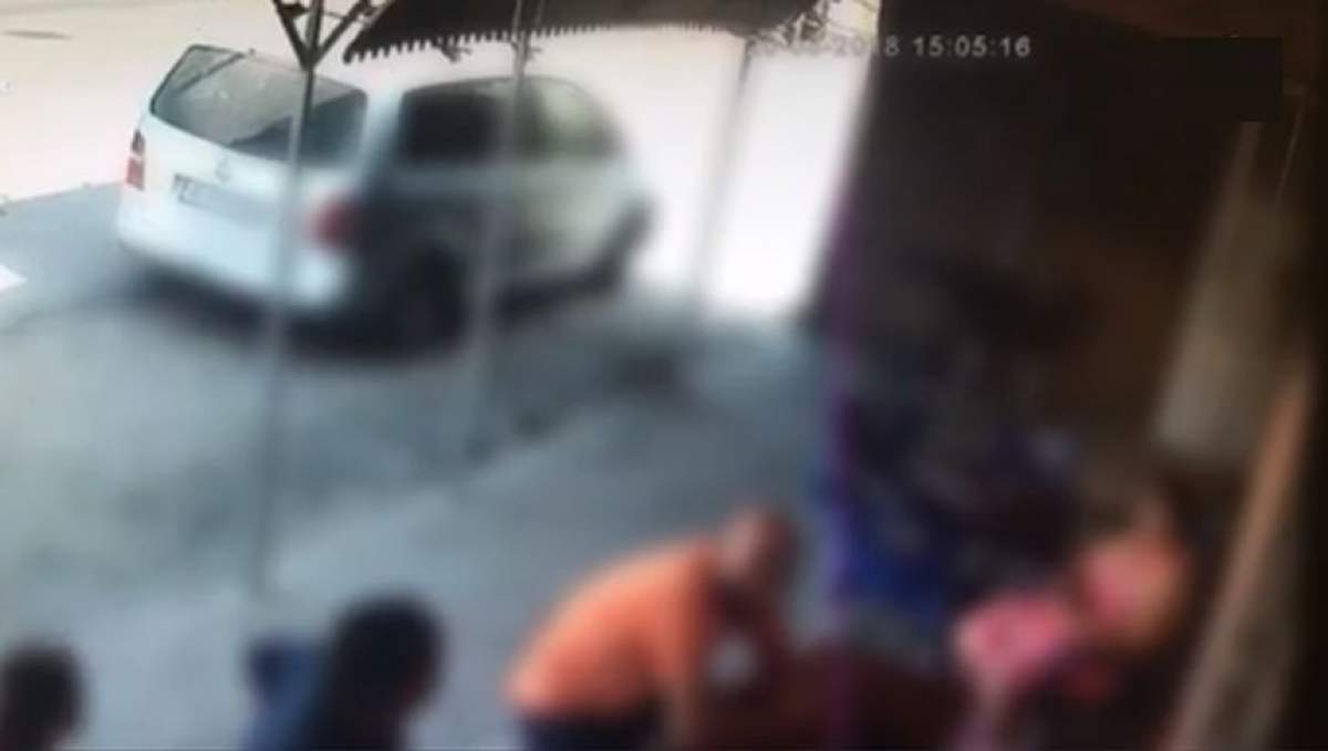 VIDEO / Accident teribil în Iaşi. Cinci victime după ce o maşină a intrat în oamenii care stăteau la o terasă