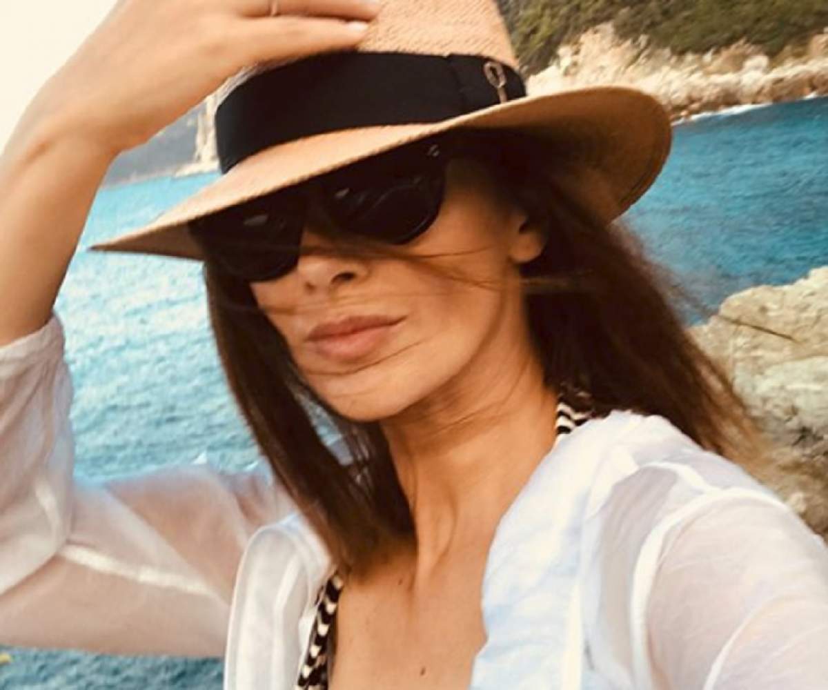 FOTO / Andreea Berecleanu, așa cum nu ai mai văzut-o! Știrista a renunțat la orice strop de machiaj în vacanța din Grecia