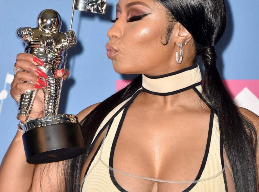 FOTO / Imagini bombă! Nicki Minaj, apariţie demnă de filmele pentru adulţi la una dintre cele mai  prestigioase gale muzicale