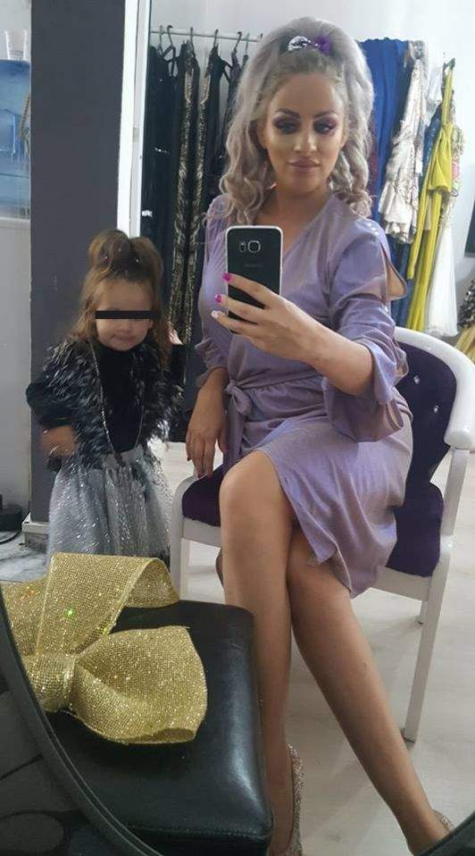 FOTO / Uite ce cochetă este fetița Sânzianei Buruiană! Micuța Izabela seamănă tot mai mult cu mama sa