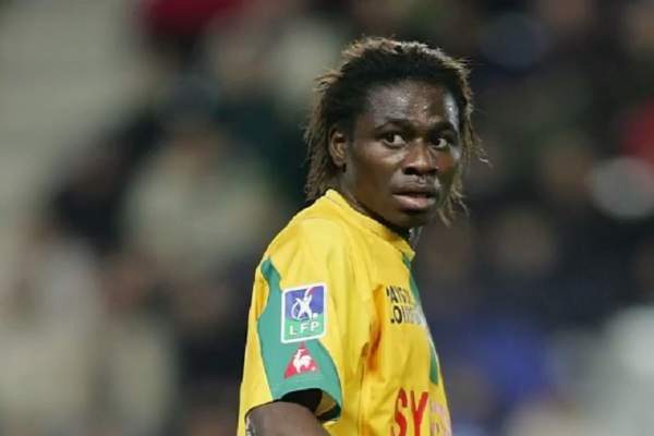 Dezvăluiri ULUITOARE făcută de un fotbalist celebru! Tatăl i-a omorât mama, iar el a avut relaţii incestuase şi homosexuale!