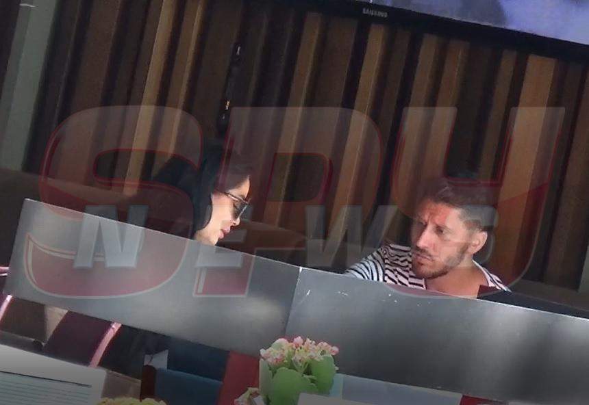 VIDEO PAPARAZZI / Bombă în lumea mondenă! Brigitte Sfăt surprinsă, la restaurant, în compania unui fotbalist celebru şi însurat!