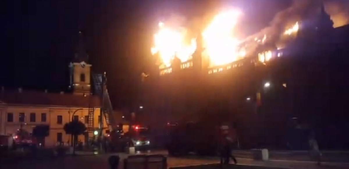 Incendiu de proporții în Oradea! Sediul Episcopiei, cuprins de flăcări