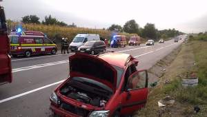 FOTO / 11 victime, în urma unui accident grav la Iași. Oamenii mergeau la muncă, cu un microbuz