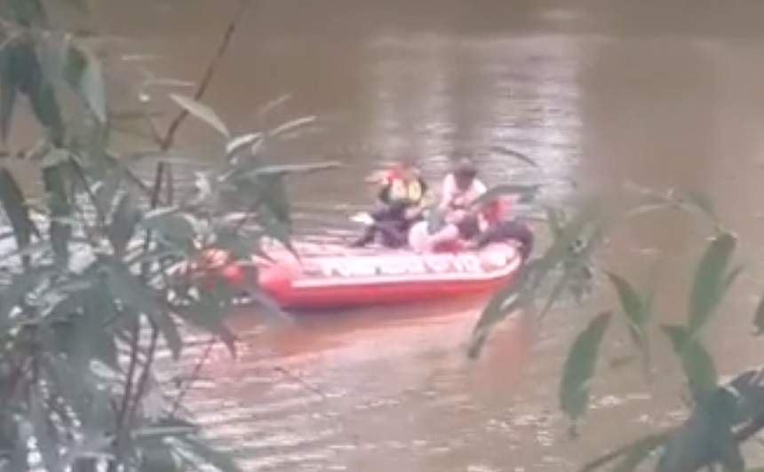 Scene halucinante în Satu Mare! Un om al străzii a salvat o tânără care s-a aruncat în Someș