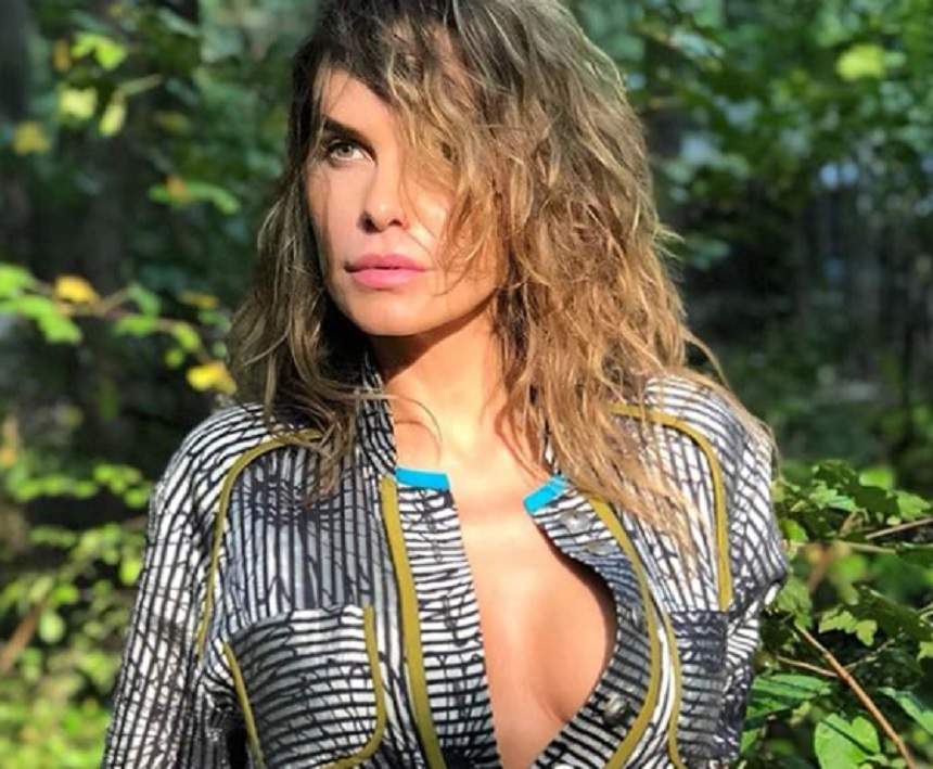 FOTO / Anna Lesko, selfie topless! Vedeta i-a pus pe jar pe fani: "Nu le mai ascunde, arată-le"