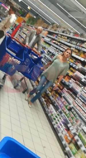 VIDEO PAPARAZZI / Sorin Oprescu trage cu casa! A ieşit cu iubita la cumpărături, dar nu în mall