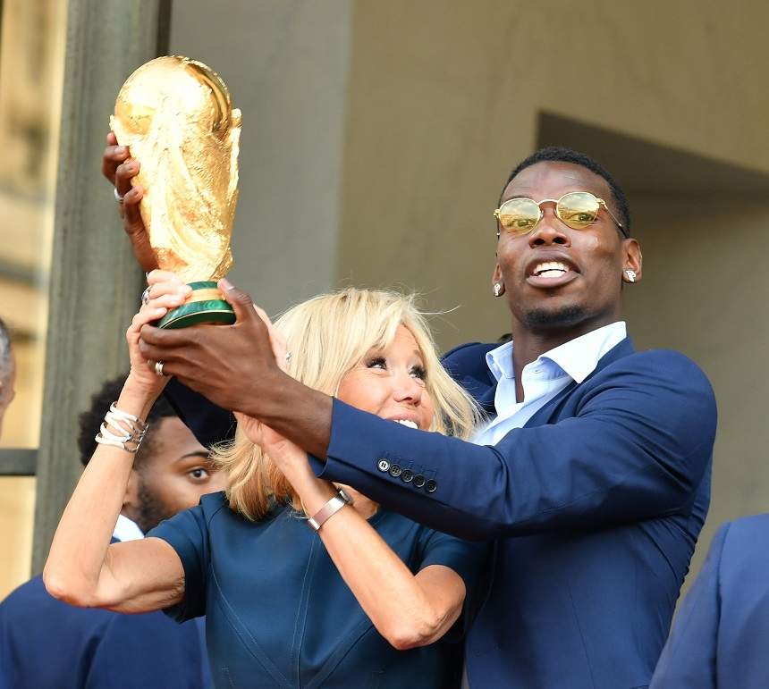 FOTO / Paul Pogba îşi face de cap în vacanţă! Campionul mondial a fost surprins în fundul gol!