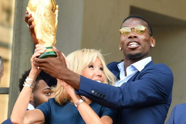 FOTO / Paul Pogba îşi face de cap în vacanţă! Campionul mondial a fost surprins în fundul gol!