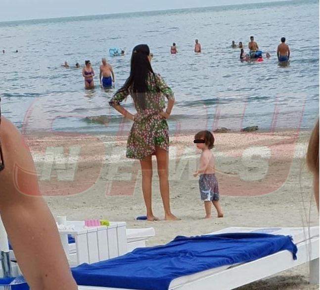 PAPARAZZI / Anca Serea, imagini unice, pe plajă! Cum a fost fotografiată soţia lui Adi Sînă!