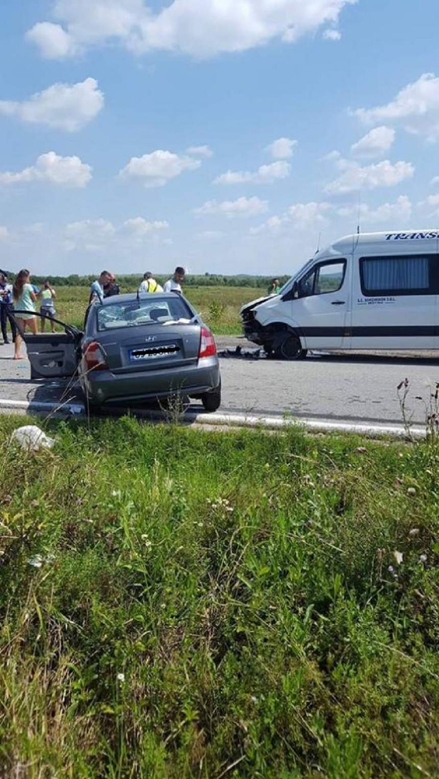 Accident cu 10 victime în Gorj, după ce un microbuz a spulberat o maşină. A fost activat planul roşu