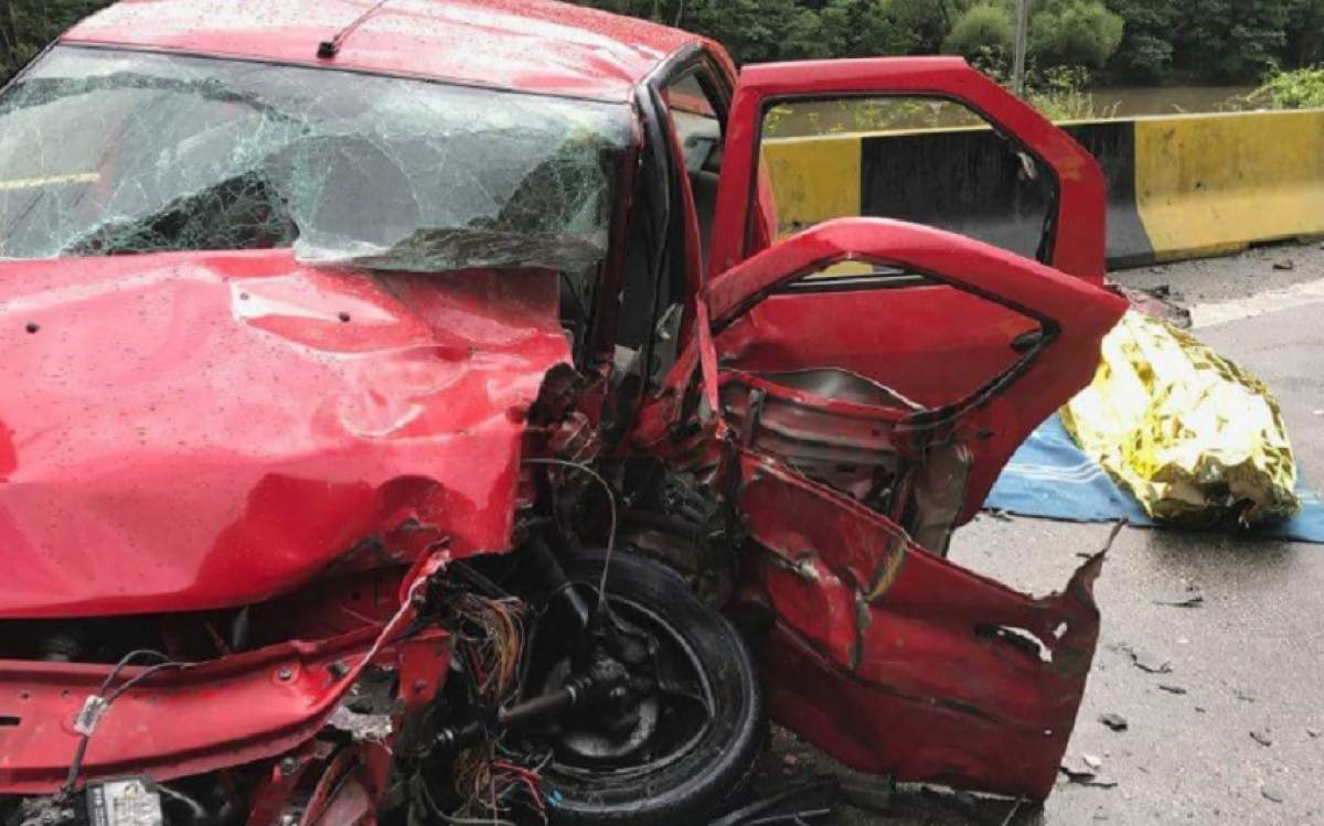 Accident grav în Buzău. Un mort, patru rănţi şi trei maşini implicate