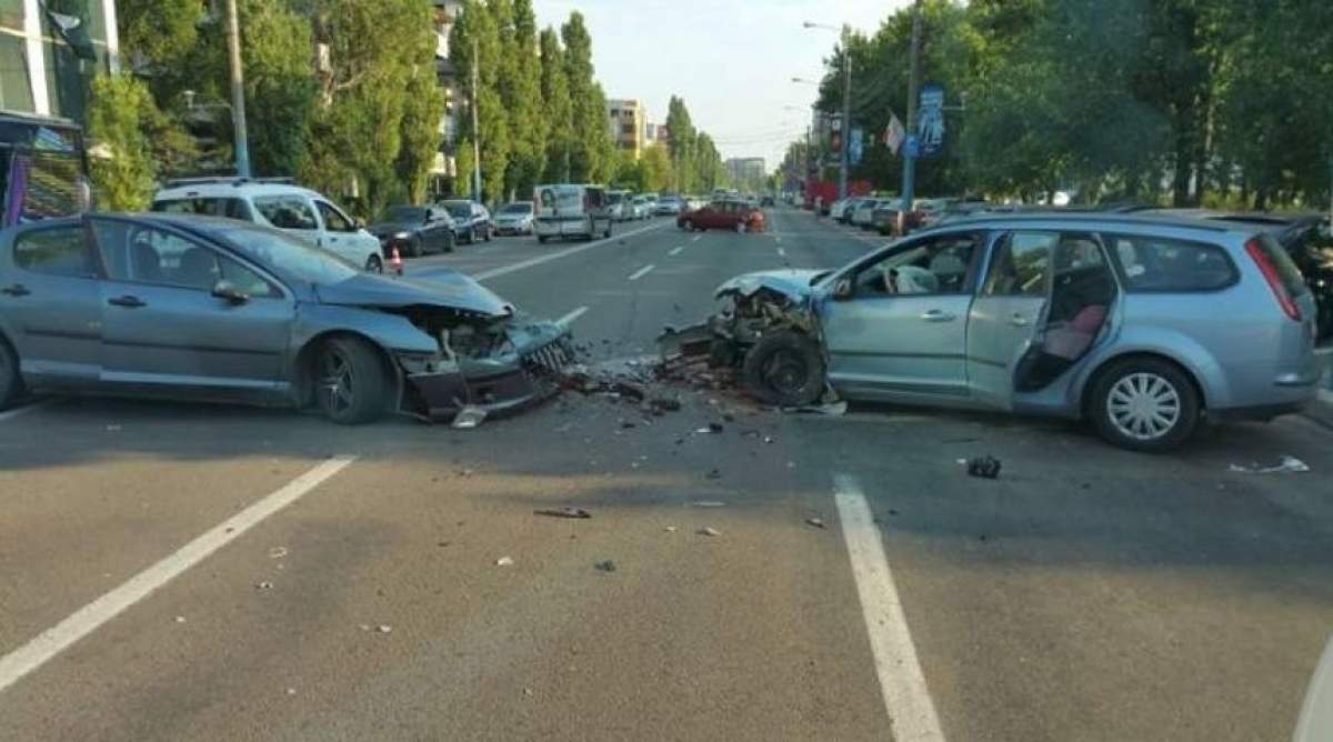VIDEO / Accident grav, luni dimineaţă, în Mamaia. Trei maşini au fost implicate