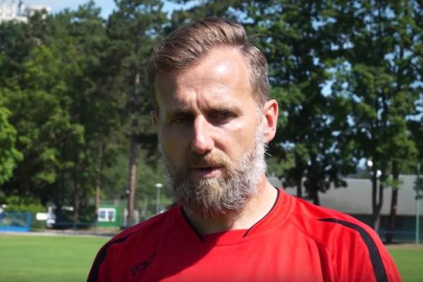 Un fotbalist legendar suferă de o boală cumplită! Totul a pornit de la o căpuşă!
