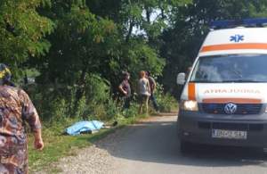 Accident tragic în Bistriţa. Un şofer fără permis a intrat într-un copac, a omorât un om şi a rănit alţi trei