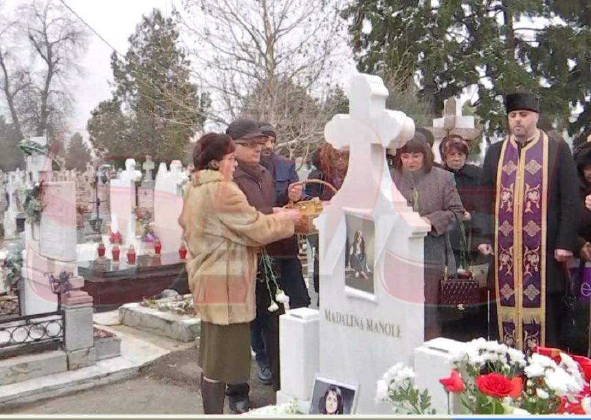 Exclusiv! Fratele Mădălinei Manole, despre incidentul de la mormântul artistei: „Petru Mircea face așa, aruncă florile noastre”
