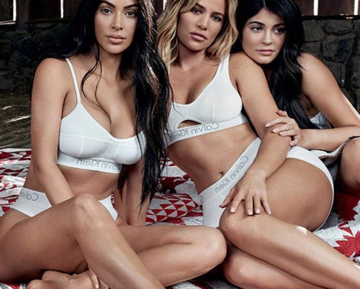 FOTO / Una dintre surorile clanului Kardashian, apariţie dezastruoasă. Se jură că e naturală, dar fundul stă să-i pice