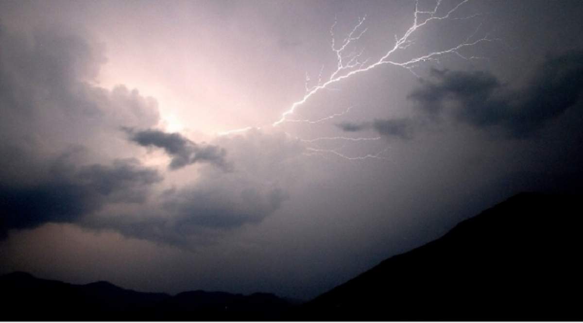 UPDATE: Avertizări meteo de ultimă oră! România, sub cod portocaliu şi galben de furtuni violente