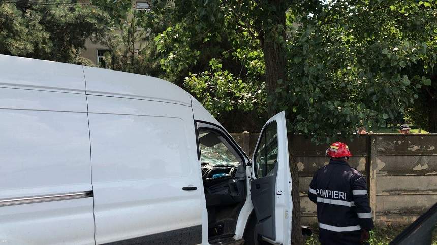 Accident deosebit de grav în Măgurele, între o autoutilitară şi un TIR. Circulaţia este blocată