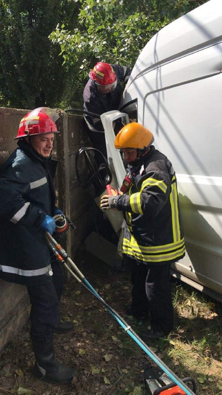 Accident deosebit de grav în Măgurele, între o autoutilitară şi un TIR. Circulaţia este blocată