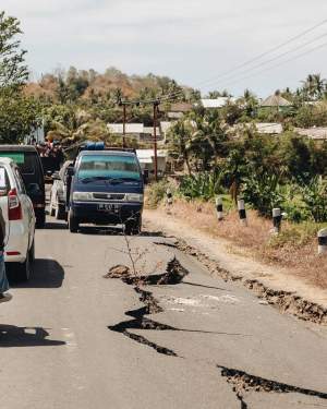 Un nou cutremur de 6,2 grade în Indonezia. Numărul victimelor seismului de duminică a ajuns la 381 de morți