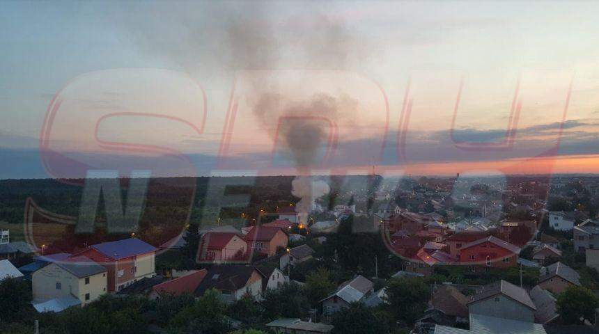 VIDEO  FOTO / Incendiu teribil în această dimineaţă, în Voluntari. Pompierii au intervenit de urgenţă