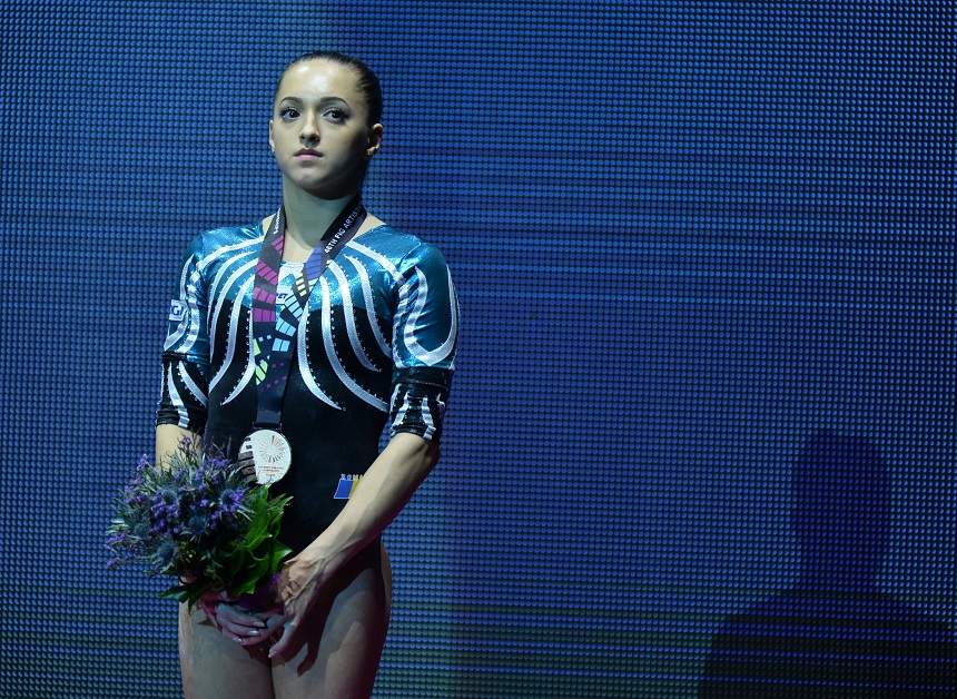 FOTO / Larisa Iordache, apariţie devastatoare în costum de baie! Gimnasta a făcut senzaţie la piscină