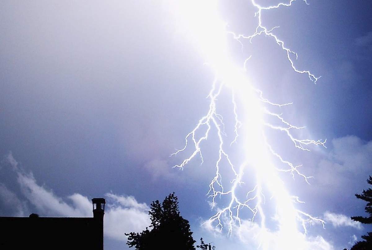 Noi atenţionări meteo de vreme rea! Cod galben de vijelii în mai multe zone din ţară