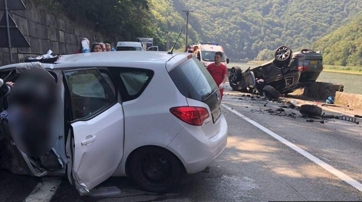 FOTO / Accident înfiorător pe Valea Oltului. O șoferiță din Rusia a băgat în spital patru persoane, printre care și un copil