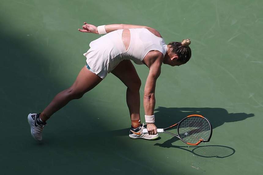 Galerie foto /  Fustiţele au băgat-o pe Simona Halep într-un scandal sexist. "Cum aşa? Este lipsă de respect"