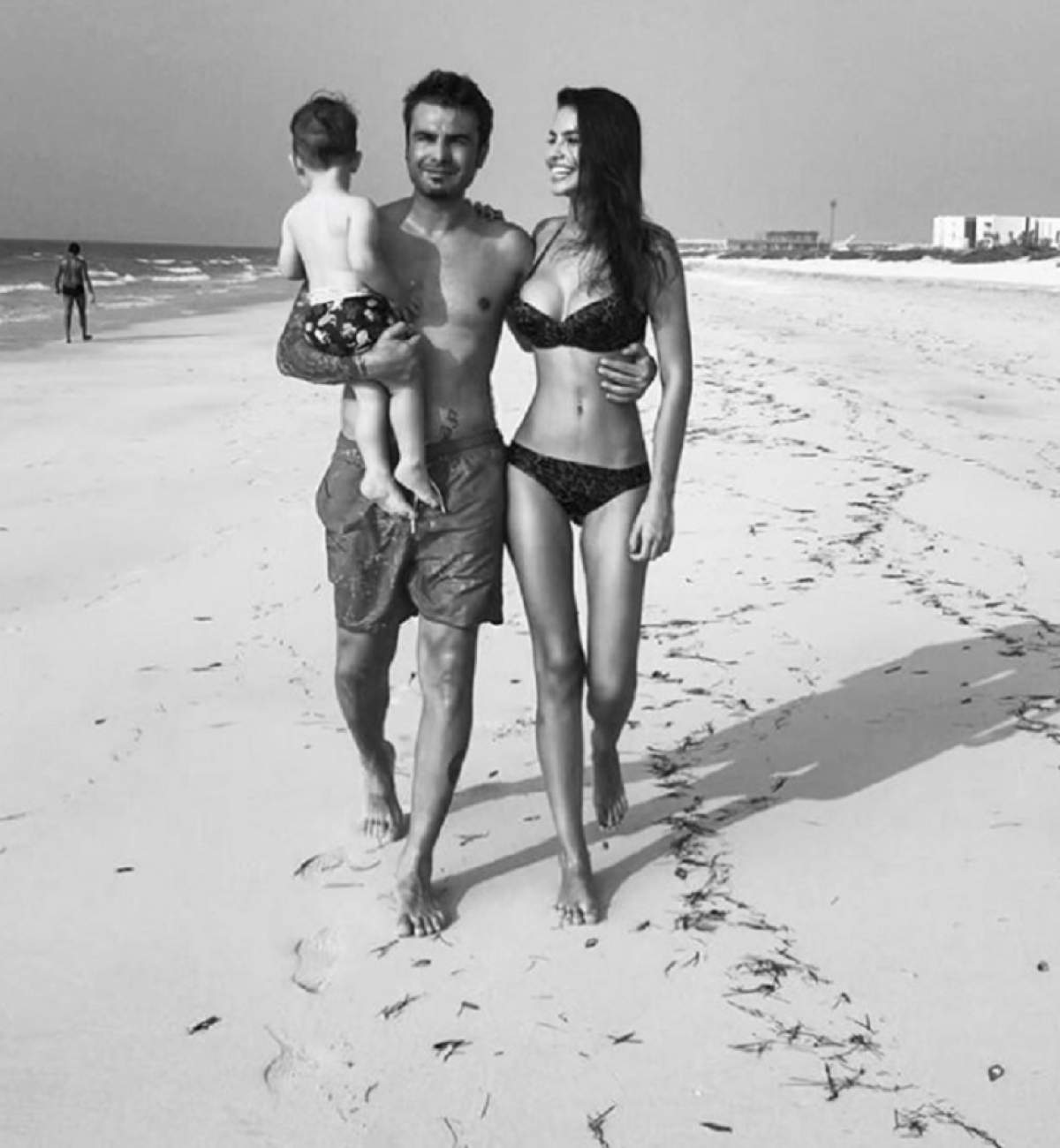 FOTO / Cu ce „briliant” se mândrește Adrian Mutu! A mers la plajă cu Tiago și Sandra, iar șatena a atras toate privirile