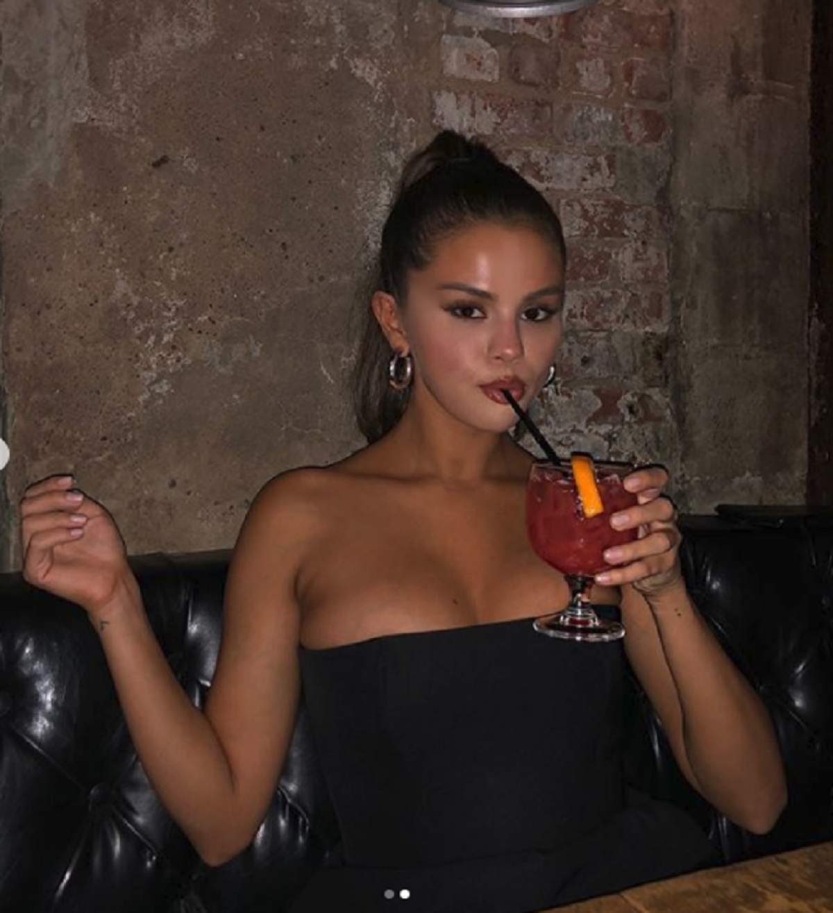 FOTO / Selena Gomez și-a mărit sânii! Vedeta s-a afișat cu un bust impresionant