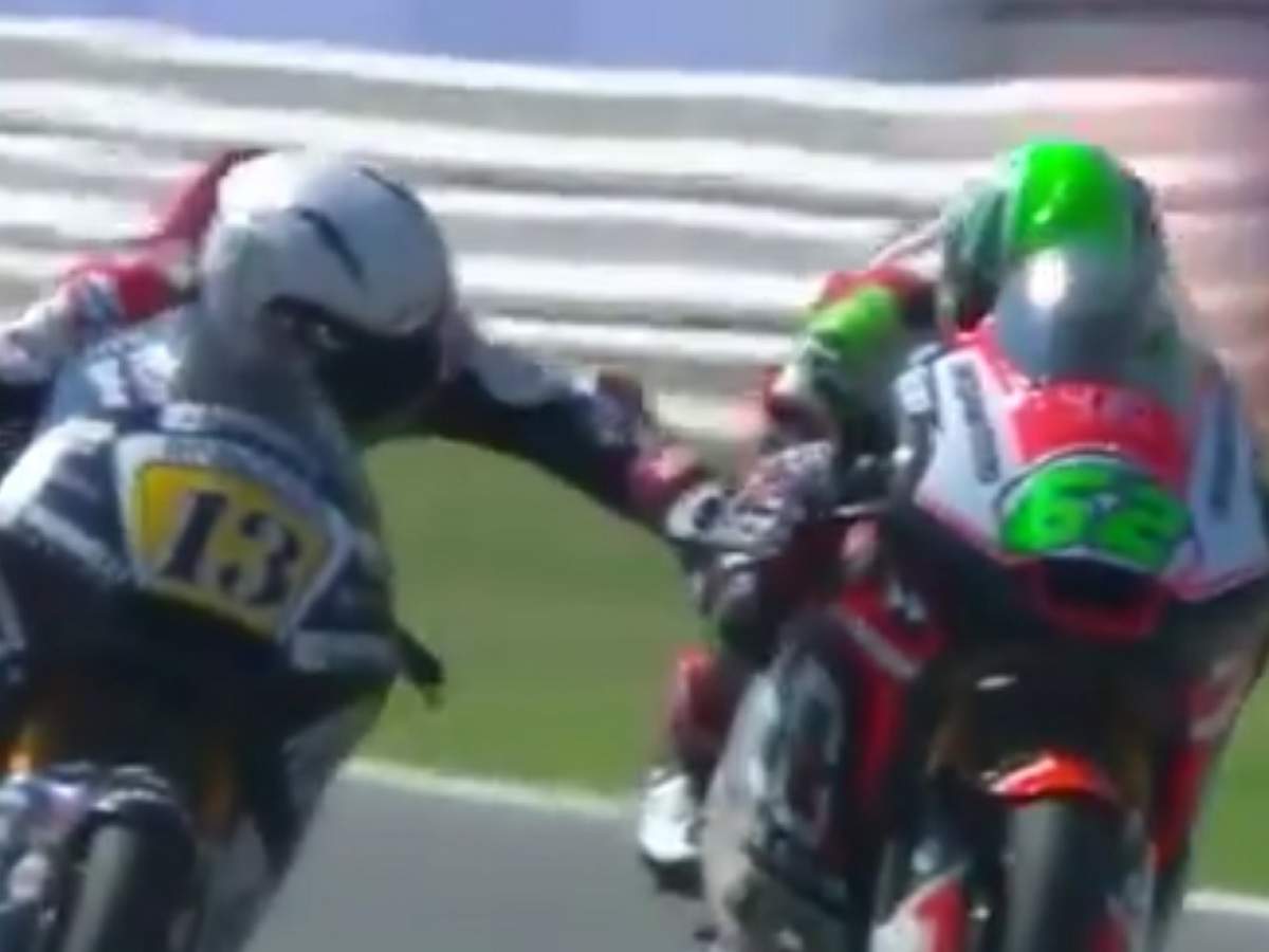 VIDEO / Tentativă de omor în motociclism! Un pilot i-a apăsat frâna unui rival la 217 km/h!