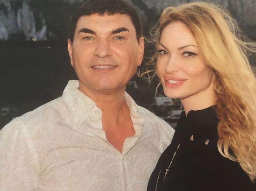 FOTO EXCLUSIV / Aşa arată Valentina Pelinel la cununia civilă cu Cristi Borcea. Vedeta a ales o rochie de vis în ziua cea mare