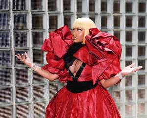 FOTO / Nicki Minaj, apariție-șoc la un eveniment: „Ce s-a întâmplat cu sânii tăi?”