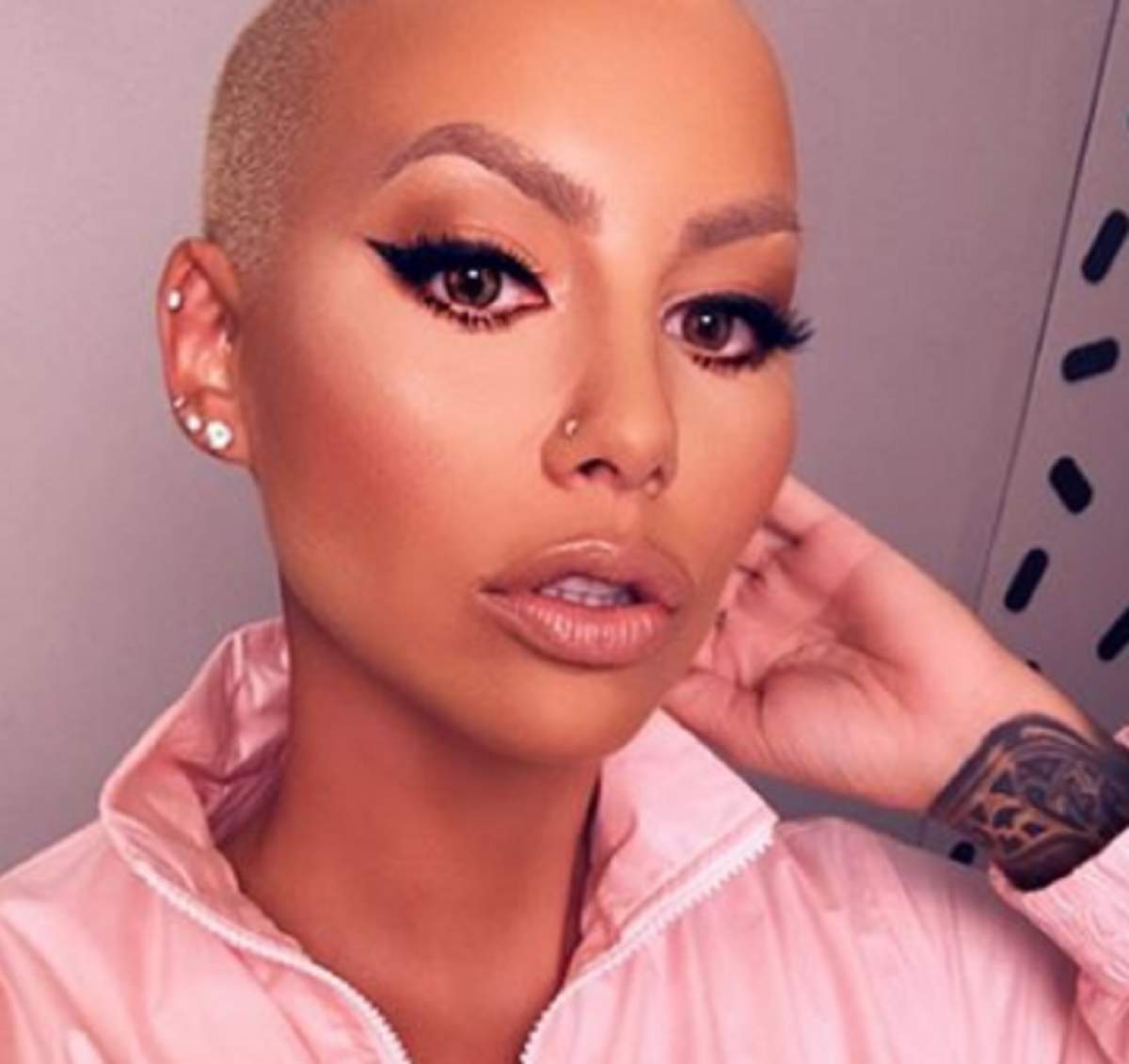 FOTO / Amber Rose a arătat cum își așteaptă iubitul în dormitor: "Ce nebunatică"