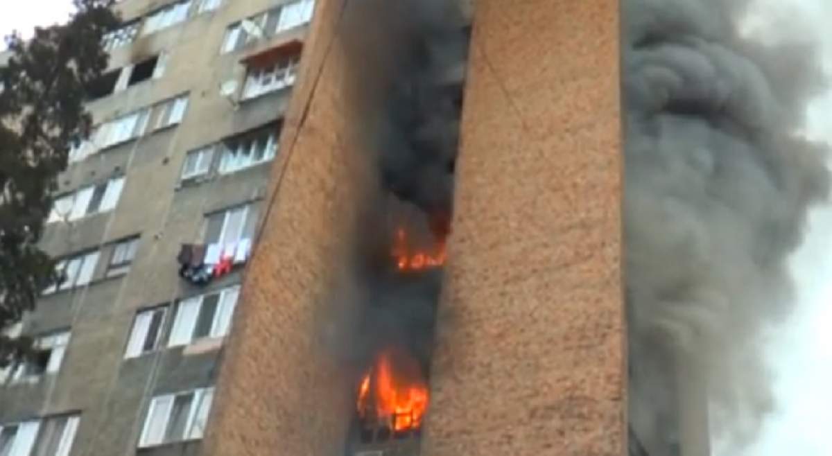 Incendiu de proporţii în Petrila. 6 persoane au fost internate