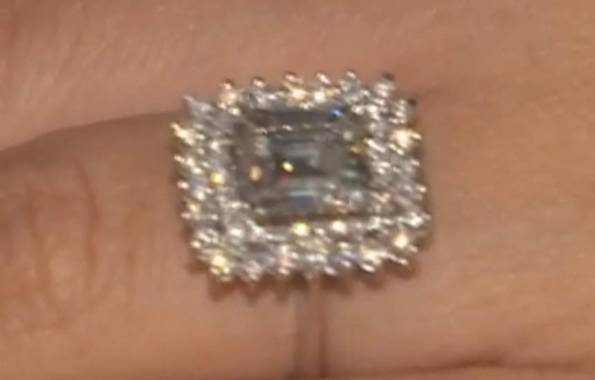 VIDEO / Andreea Tonciu, alintată cu un diamant de 25.000 de euro! "O să-i rămână Rebeccăi moştenire"