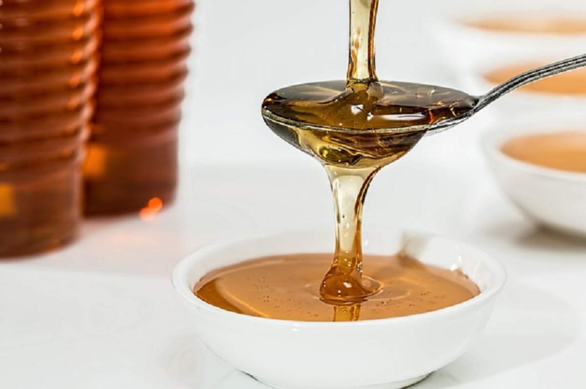 5 Afecțiuni ale pielii pe care le tratezi cu mierea de Manuka