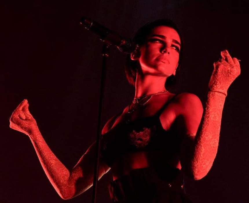 VIDEO / Dua Lipa, în lacrimi pe scenă. "Sunt terifiată de ce s-a întâmplat"