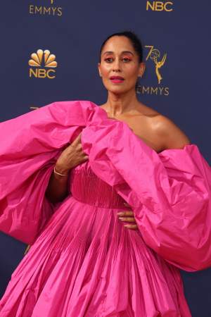 FOTO / Vedeta care a venit îmbrăcată cu plapuma la Premiile Emmy 2018. Conduce lista celor mai prost îmbrăcate starlete