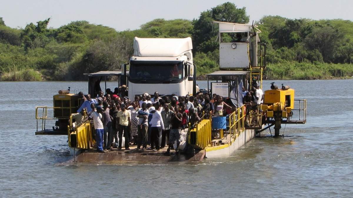 TRAGIC! O ambarcaţiune cu 500 de persoane s-a răsturnat. 40 de oameni au murit