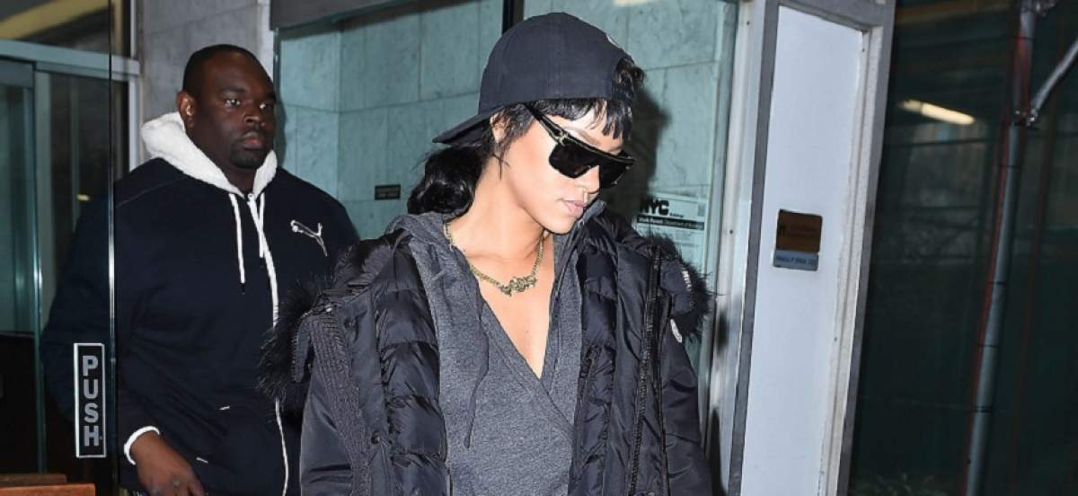 Panică pentru Rihanna! Poliţia i-a înconjurat din nou casa