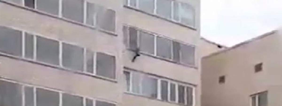 VIDEO / A căzut de la etajul 10, dar a fost prins în aer! Cine este eroul copilului de 6 ani