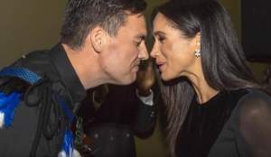 FOTO / Meghan Markle a "sărutat" cu nasul un alt bărbat! Ducesa a acceptat imediat invitația