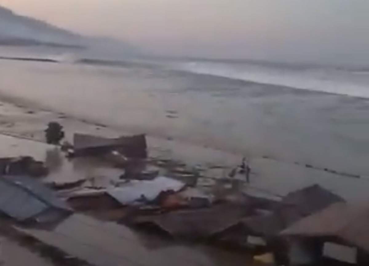 UPDATE / Clipe de groază în Indonezia! 384 de oameni şi sute de răniţi, după seismului urmat de tsunami