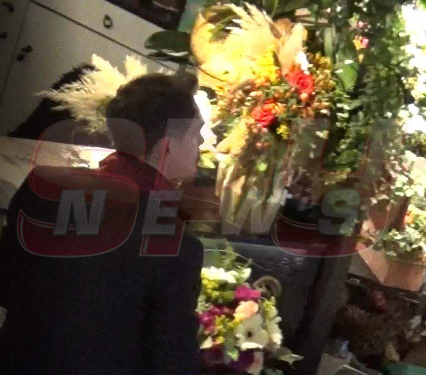 VIDEO PAPARAZZI / Orice femeie ar vrea să fie în preajma lui! Iată cât de galant este Răzvan Simion