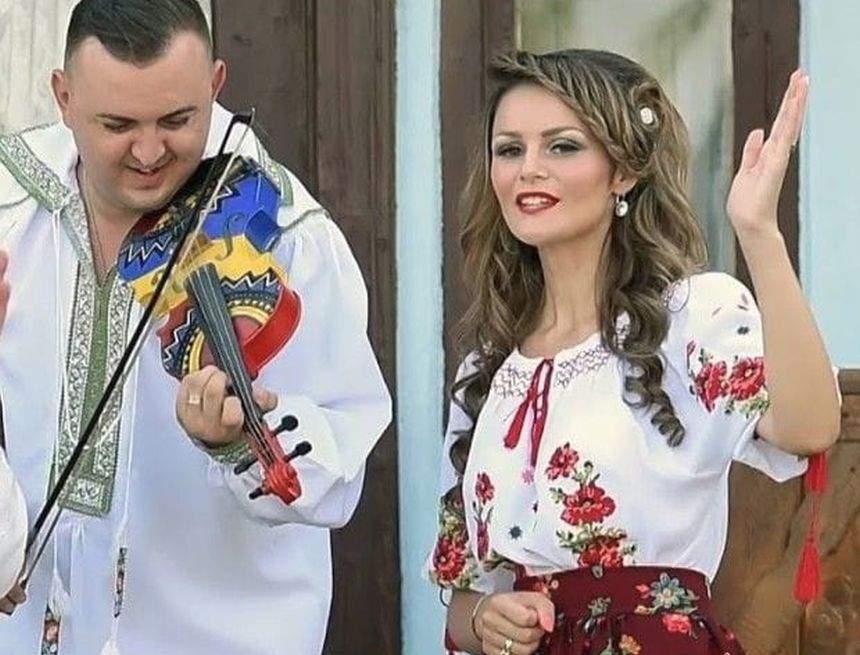 FOTO / Vasilică Ceteraşu şi soţia, naşi de botez. Cât de sexy a fost Amalia la petrecere