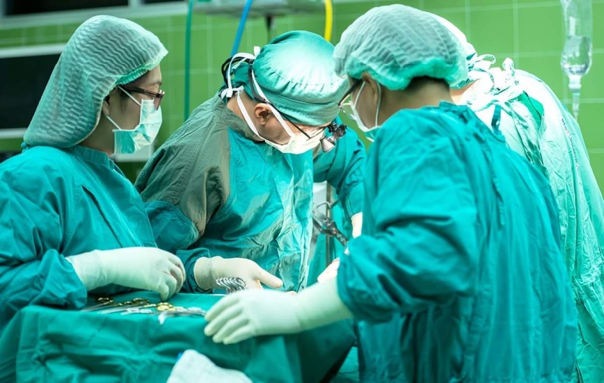 A ajuns la spital cu dureri groaznice după ce şi-a introdus în corp o jucărie sexuală de 58 de centimetri. Ce le-a spus medicilor