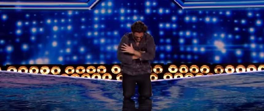 VIDEO / Cezar Ouatu, în genunchi pe scenă! Cum s-a descurcat în a doua etapă ”X Factor” din Marea Britanie